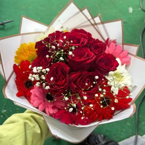 Elegant Mixed Flower Bouquet with Red Roses, Gerbera Flowers & Baby’s Breath Wrap